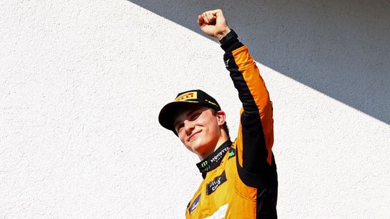 Oscar Piastri z McLarenu slaví triumf ve VC Maďarska F1 2024