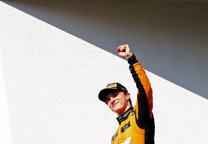 Oscar Piastri z McLarenu slaví triumf ve VC Maďarska F1 2024