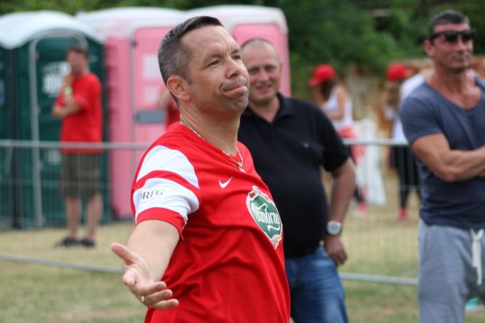 Petr Švancara se v sobotu rozloučil na legendárním fotbalovém stadionu Za Lužánkami se svojí kariérou. Na exhibici dorazily desetitisíce lidí.