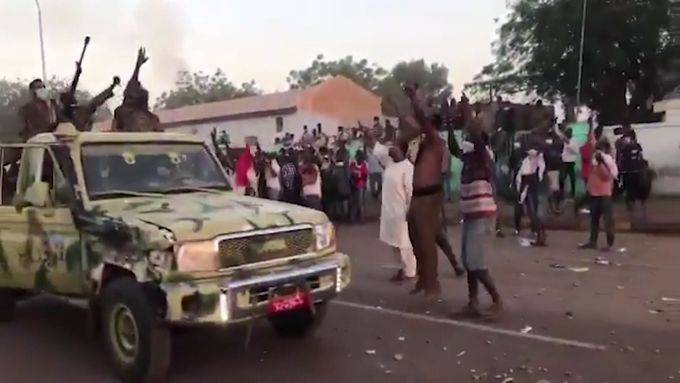 Demonstrace v Súdánu za odstoupení prezidenta Bašíra