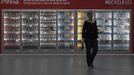 Coco-Cola branding is seen on the drinks cabinet in the 5,000 capacity Olympic Village dining room, a temporary structure built for the London 2012 Olympic Games in Stratford, east London on June 29, 2012. The village will accomodate up to 16,000 athletes and officials from more than 200 nations. Picture taken June 29, 2012. REUTERS/Olivia Harris (BRITAIN - Tags: SPORT OLYMPICS BUSINESS CONSTRUCTION) Published: Čer. 30, 2012, 12:44 odp.