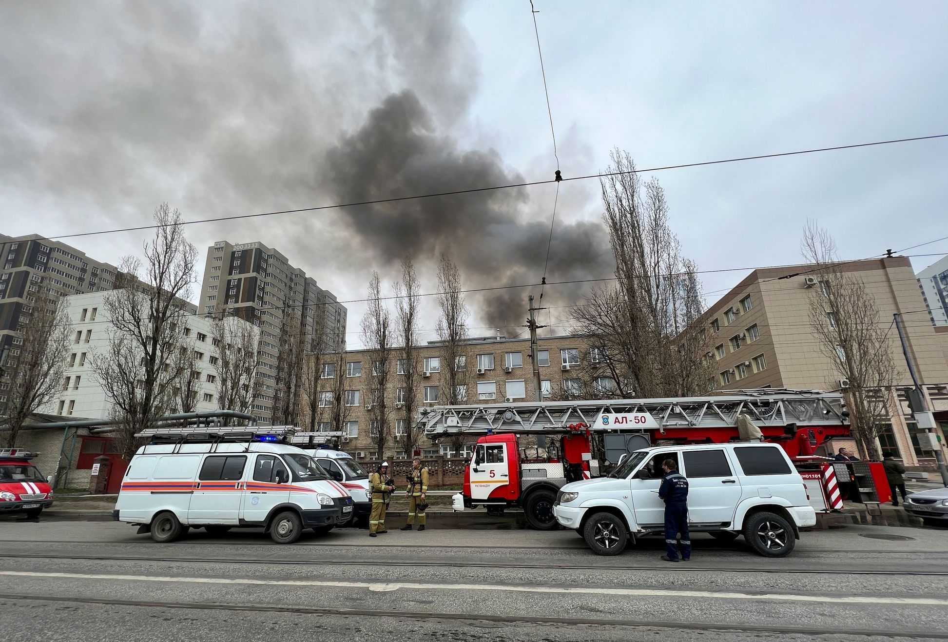 V Rostově hoří budova pohraniční stráže.