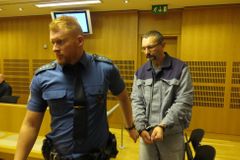 Lékař svého pacienta kvůli milionům udrogoval k smrti. Napravil se, konstatoval soud