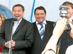 Jiří Paroubek s Gerhardem Schröderem na mítinku v Olomouci
