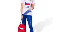 Vedle tradiční červené, bílé a modré barvy je dominantou státní vlajka s nápisem CZE.