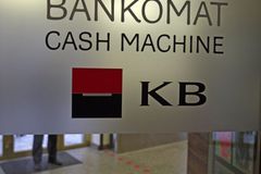 KB zrychlí výběr z bankomatů a spustí vkladomaty