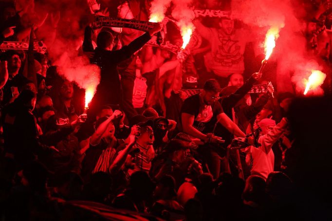 Fanoušci PSG v odvetě semifinále LM PSG - Arsenal