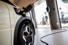 Češi nemají zájem o elektromobily. Bojí se krátkého dojezdu a vyšší ceny