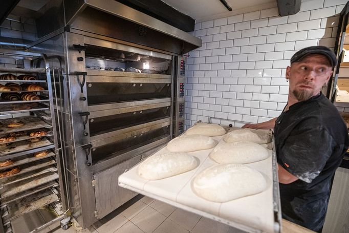 Denně se vyrobí až 240 chlebů.