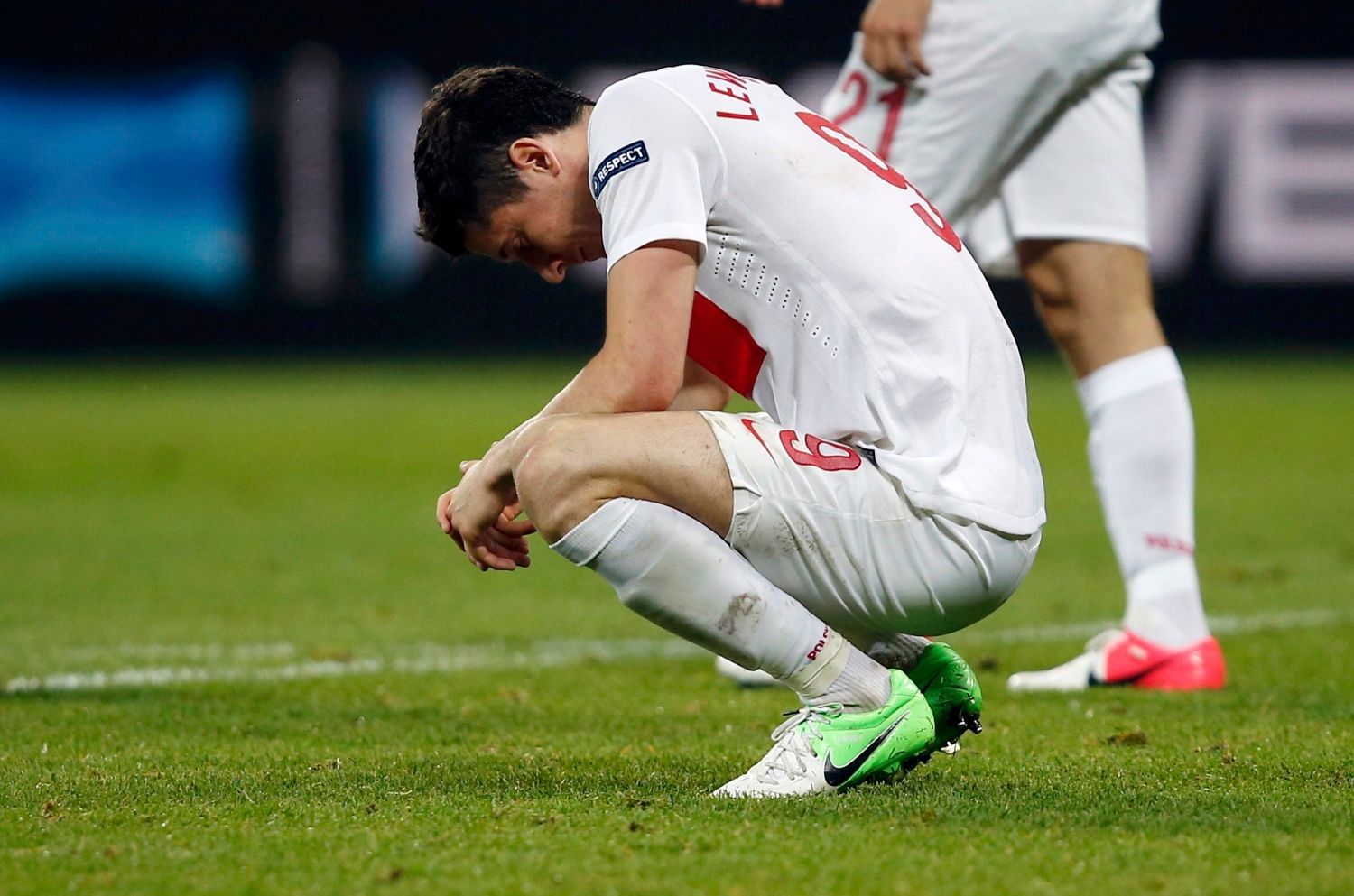 Polský fotbalista Robert Lewandowski je smutný po porážce s Českou republikou v utkání skupiny A na Euru 2012
