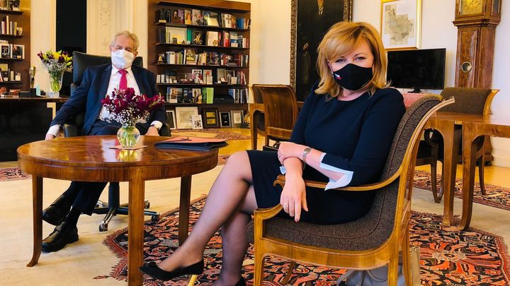 ČNB poslala Česko mezi rozvojové země, míní Schillerová. Dle Rusnoka je nekompetentní; Zdroj foto: Twitter Jiřího Ovčáčka