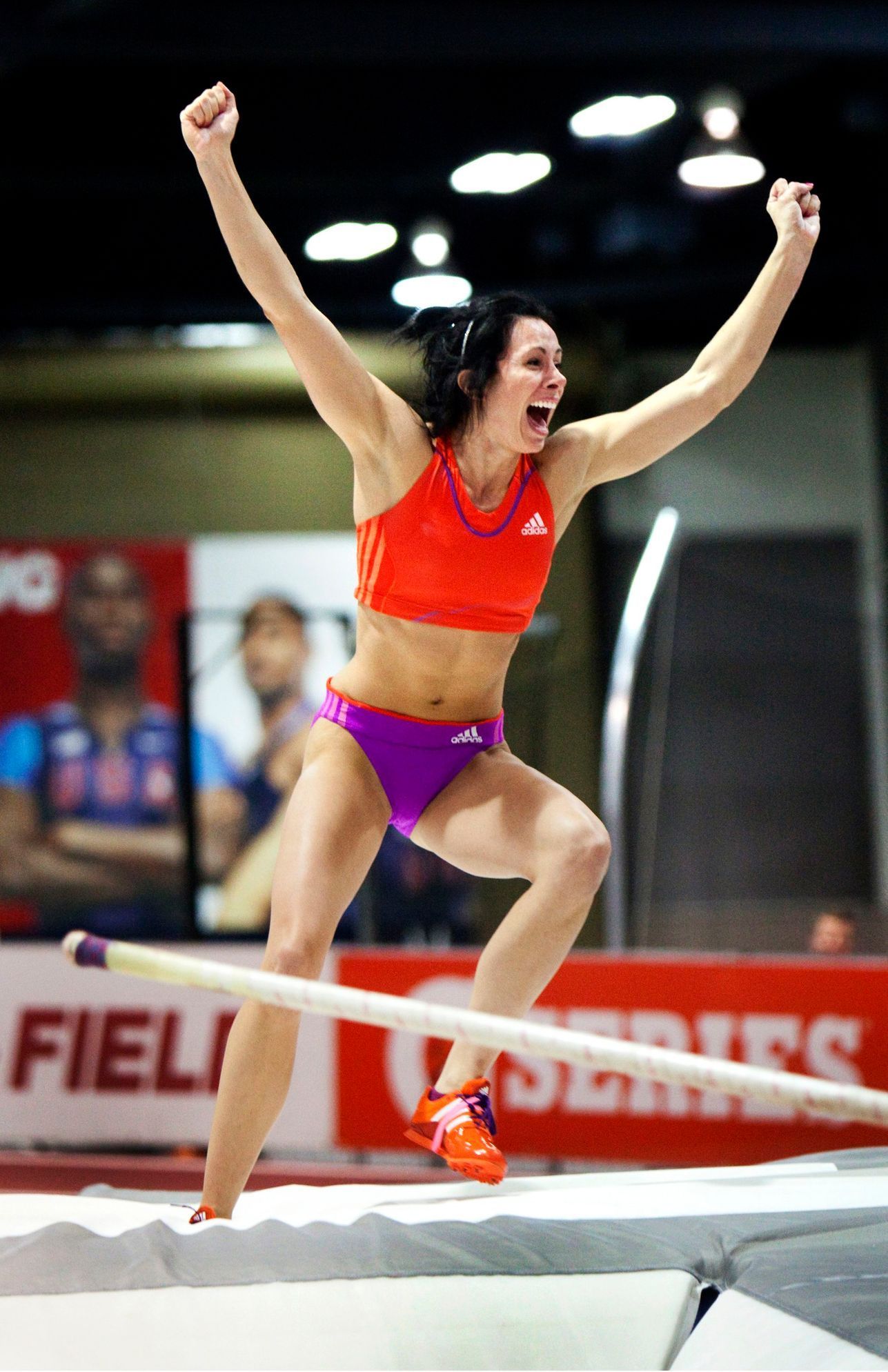 Jennifer Suhrová se raduje z překonání světového rekordu na americkém šampionátu v Albuquerque