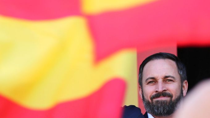 Šéf španělské krajně pravicové strany Vox Santiago Abascal na předvolebním mítinku.
