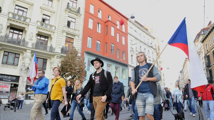 "Je třeba rozbít tandem Zeman-Babiš." Proti vládě v Brně demonstrovaly stovky lidí