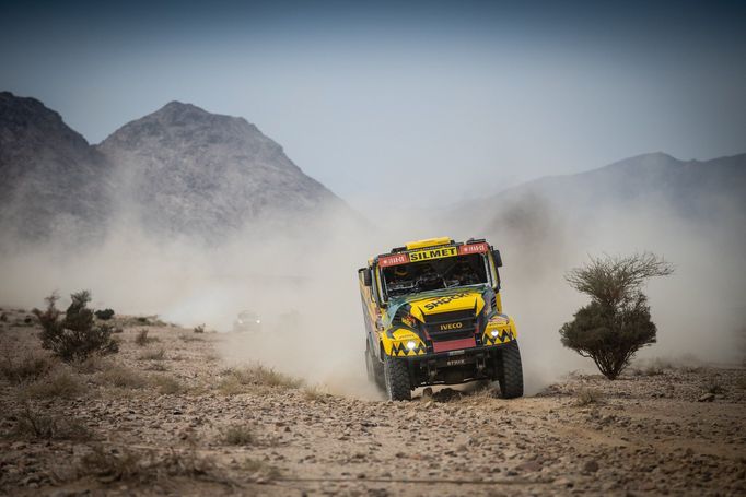 Martin Macík mladší jel v 10. etapě Rallye Dakar bez předního okna