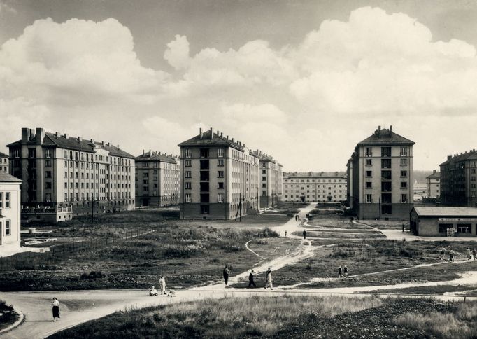 Domy Vzorného sídliště u Bělského lesa (Stalingrad / Bělský les) z let 1948–1955.