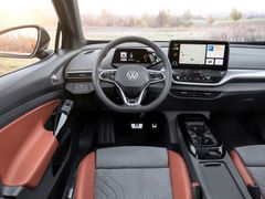 Interiér pojetím odpovídá menšímu elektrickému VW, modelu ID.3. Vše se ovládá přes dotykový displej, zlepšila se ale kvalita použitých materiálů.