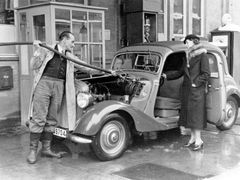 K prvním větším Rudiho projektům u Mercedes-Benzu patřil masový typ 170 V se spodovou sedmnáctistovkou, vyráběný od poloviny 30. do poloviny 50. let