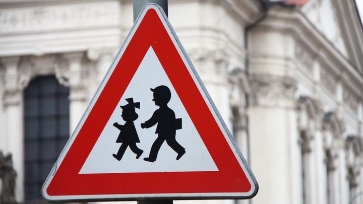 Omezení pro mamataxi. V Česku se začínají objevovat první projekty školních ulic; Zdroj foto: Shutterstock