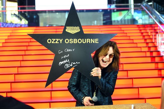 Ozzy Osbourne má svou hvězdu slávy i v moskevském obchodním domě Vegas Crocus City.