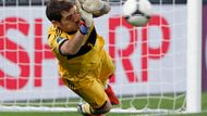 Iker Casillas vstoupil do dějin jako první fotbalista světa, který v reprezentačním dresu nastřádal 100 výher.