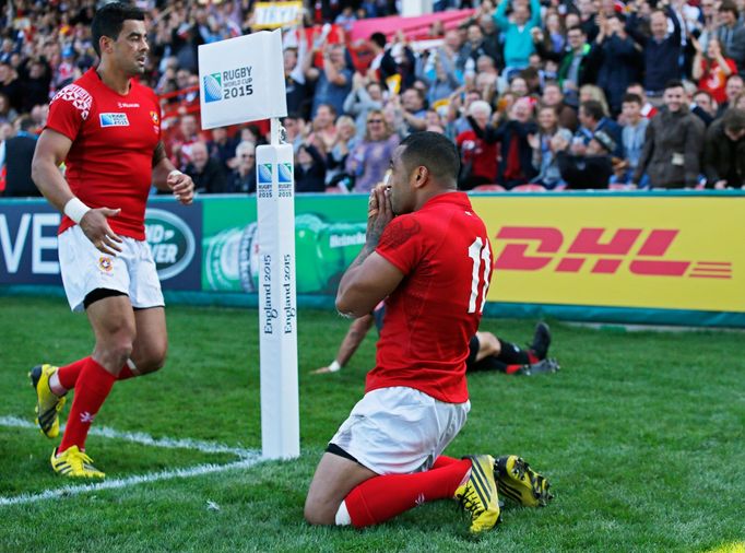 Fetu'u Vainikolo celebrates after scoring a try for Tonga Action Images via Reuters / Paul Childs Livepic EDITORIAL USE ONLY.