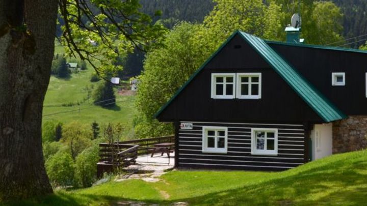 Jen hodinu od města a žádnou ruinu. Ceny chalup rostou, lidé už tam však nechtěj dřít