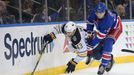 NHL 2019/20, New York Rangers - Buffalo Sabres: Filip Chytil (72) a Conor Sheary (43).
