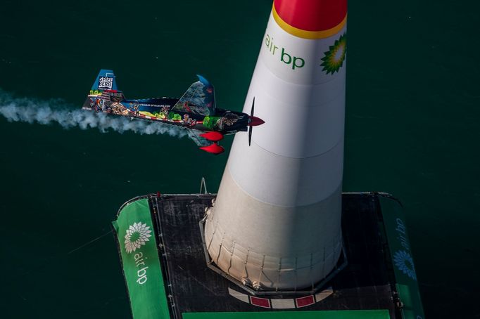 Petr Kopfstein v závodě Red Bull Air Race v Abú Zábí 2019