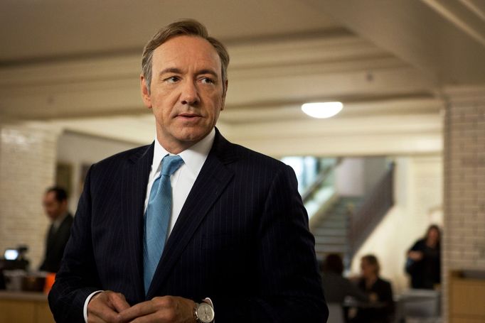 Kevin Spacey v seriálu Dům z karet od Netflixu.