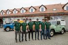 Se třemi vozy Land Rover Defender nastoupí posádky Vintage Racing Teamu, jehož hlavní osobností je dakarský veterán Dušan Randýsek (vlevo).