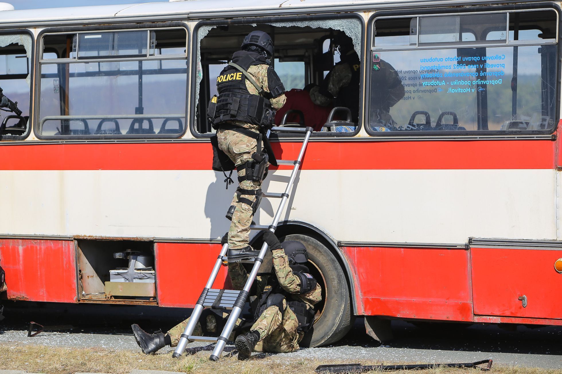 Safeguard - společné cvičení Armády ČR a policie při ochraně jaderné elektrárny Dukovany