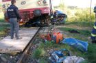 Při srážce auta a vlaku zemřel 11letý chlapec