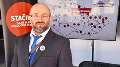 Stačilo, Kateřina Konečná, Daniel Sterzik, volby, poslanecká sněmovna, mítink, předvolební kampaň, komunismus, příznivci, Česká Třebová