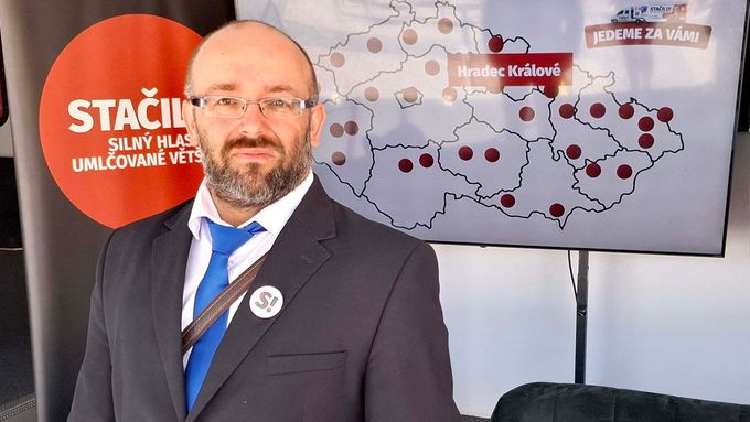 "Rozhodně nebudeme házet flintu do žita," hodnotí Daniel "Vidlák" Sterzik neúspěch jeho hnutí Stačilo! ve volbách.