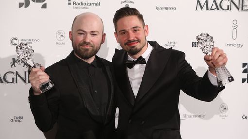 Českého lva za nejlepší hudbu získávají Aid Kid neboli Ondřej Mikula (vlevo) a Jonatán Pastirčák alias Pjoni za práci na Arvédovi.
