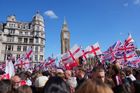 Brexit se zvrhnul. Sud se střelným prachem se plní, říká o dění v Británii politolog
