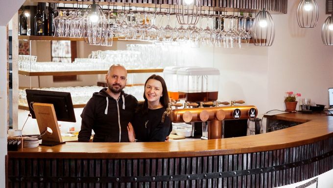 Natálie a Oleksandr nejenže přinášejí chuť Ukrajiny do české metropole, ale svým nadšením a srdečností budují místo, kde se lidé cítí vítáni.