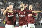 Spartu spasila luxusní trefa Rrahmaniho. Proti Sigmě jí pomohlo sporné vyloučení