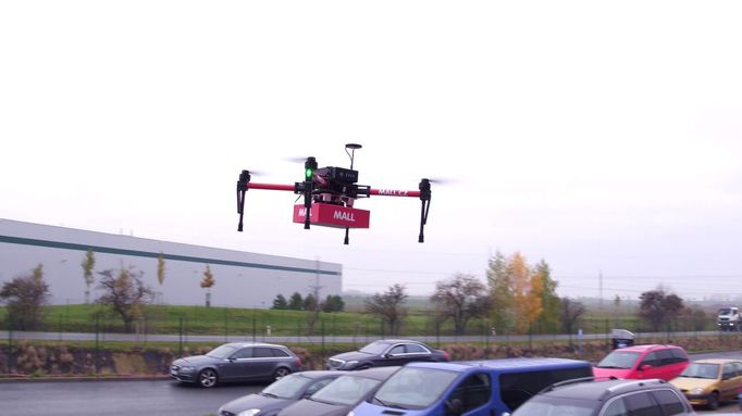 Mall.cz otestoval doručení zásilky pomocí dronu