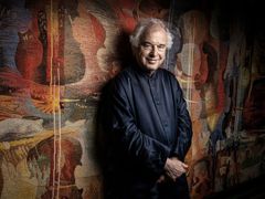 Sir András Schiff dokáže strhnout procítěností.