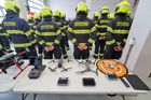 Profesionální jednotku hasičů o 24 členech a novou stanici má od letošního ledna také Ostrov na Karlovarsku. Výstavba zbrojnice vyšla na 84 milionů korun, většinu nákladů pokryly peníze ze strukturálních fondů EU.
