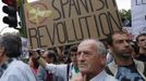 Anti-austerity demonstrators carry a placard as they protest outside the the Spanish parliament in Madrid, September 25, 2012. Protesters clashed with police in Spain's capital on Tuesday as the government prepared a new round of unpopular austerity measures for the 2013 budget to be announced on Thursday. REUTERS/Paul Hanna (SPAIN - Tags: POLITICS CIVIL UNREST BUSINESS) Published: Zář. 25, 2012, 11:20 odp.