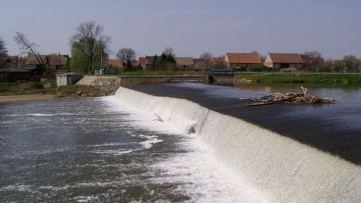 Muž skočil pro topící se děti. Podařilo se je zachránit, sám však utonul