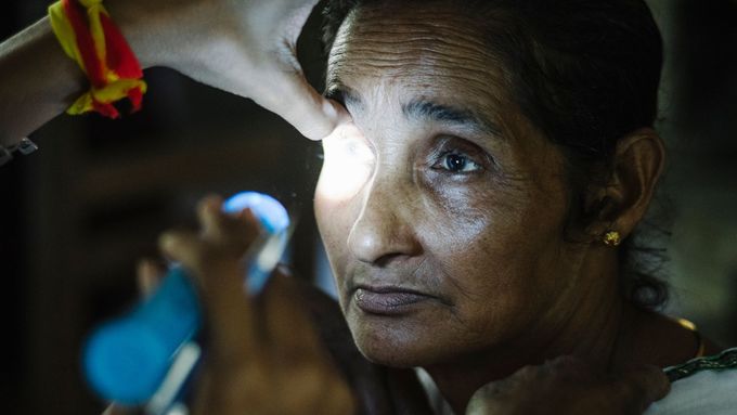Foto: Jak se v Indii zbavit šedého zákalu? Chudí lidé musí spoléhat na pomoc zdarma