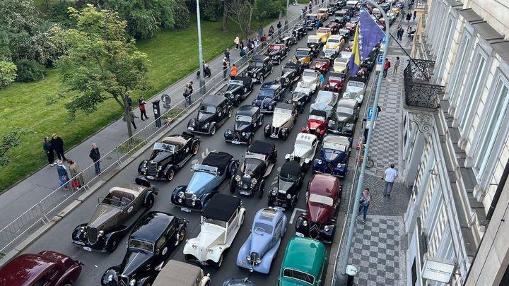 Úchvatné veterány vyrazily na legendární závod Československem. Jedeme míle s nimi