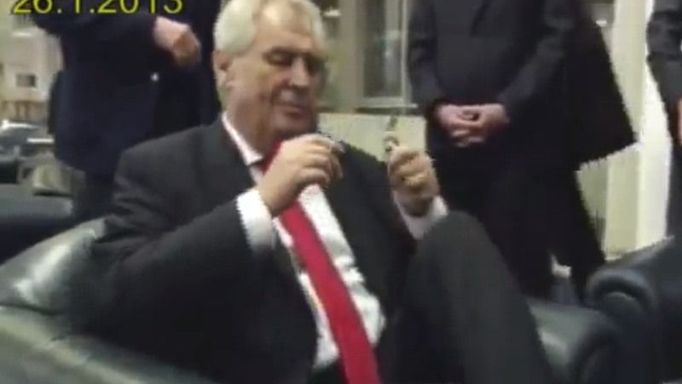 Miloš Zeman v ČT - Takže pane řediteli, kde máme popelníček?