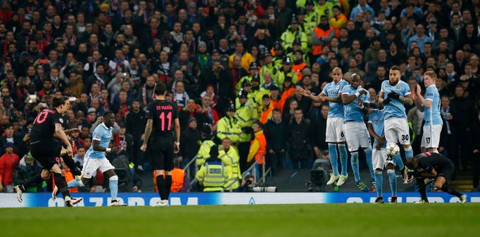 PSG's Zlatan Ibrahimovic shoots from a free kick