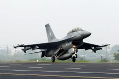 Američané navzdory převratu dodají Egyptu další F-16