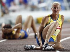Švédská sedmibojařka Carolina Klüftová po doběhu dvoustovky na světovém šampionátu v japonské Ósace.
